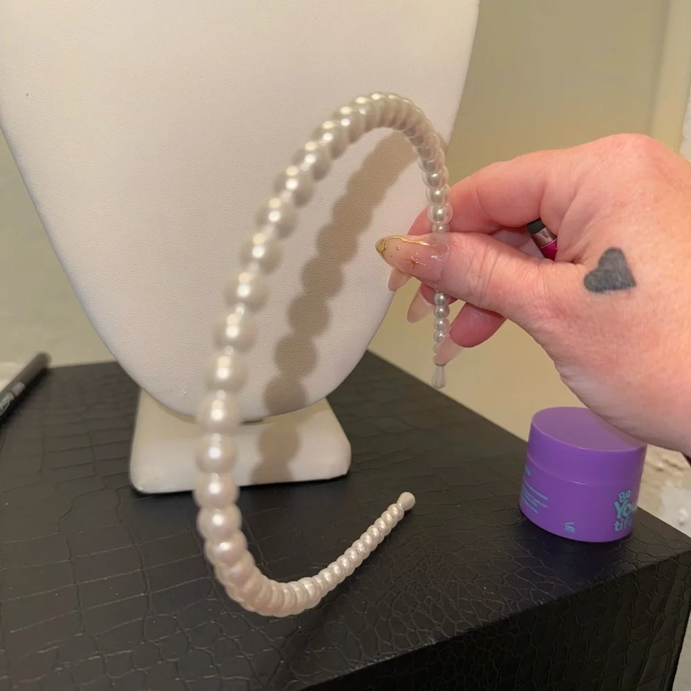 Chic Classic Faux Pearl Beaded Headband 👑 - Picture 5 of 9